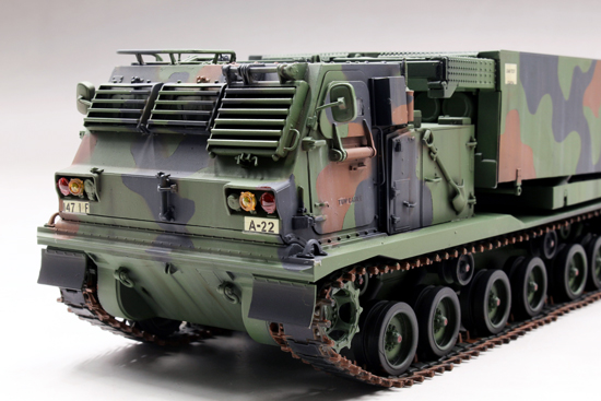 Trumpeter 1/35 01049 US M270/A1 Multiple Launch Rocket System 